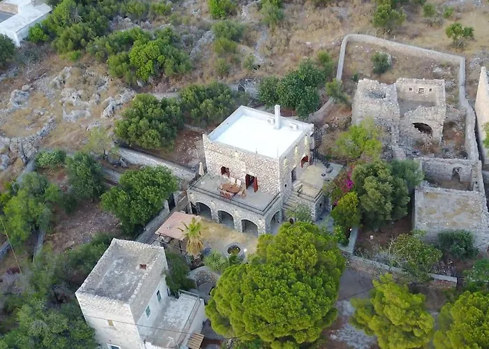 Kitta Vouterakou Family Towerhouse