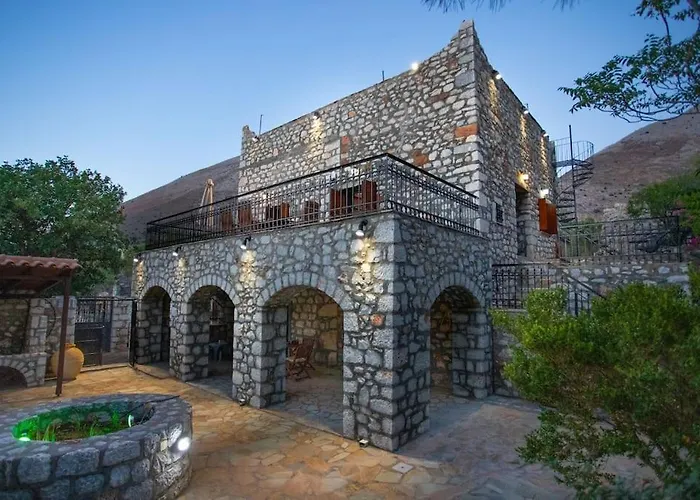 Kitta Vouterakou Family Towerhouse