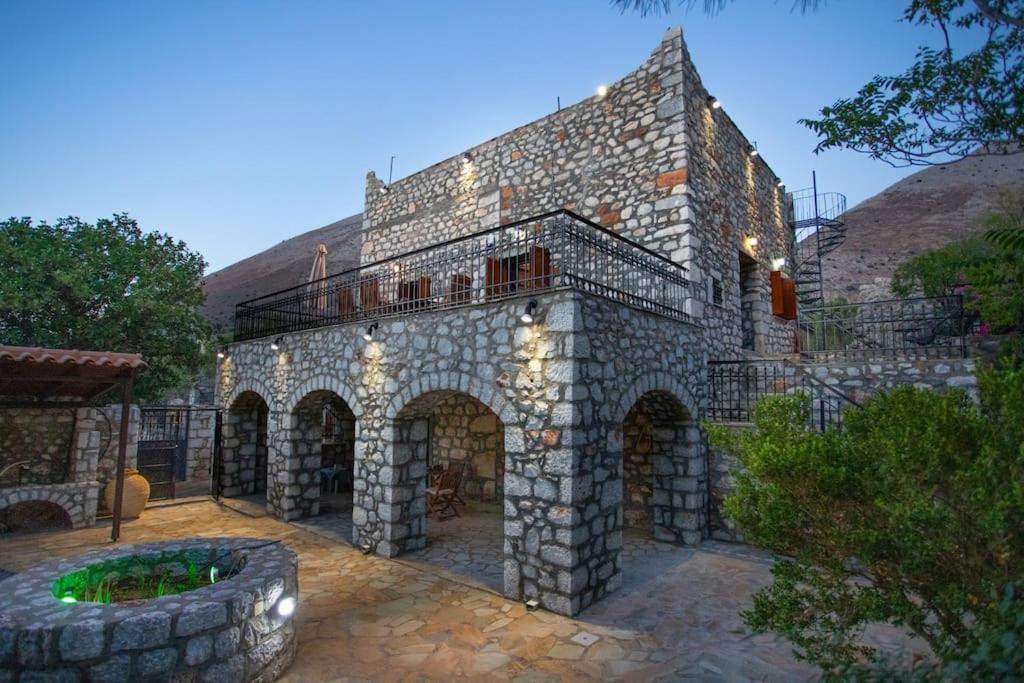 Kitta Vouterakou Family Towerhouse Villa *