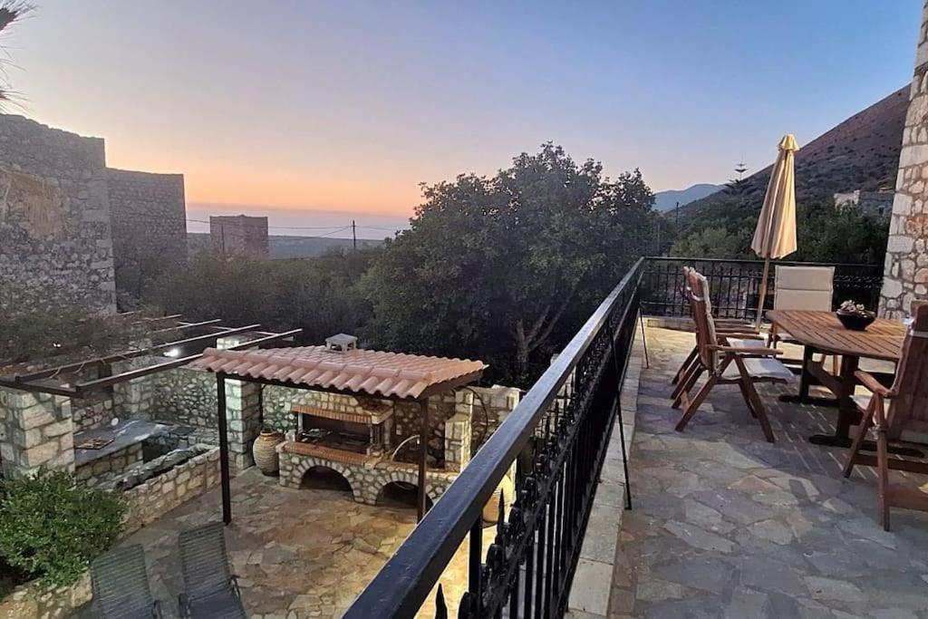 Kitta Vouterakou Family Towerhouse Villa Koita