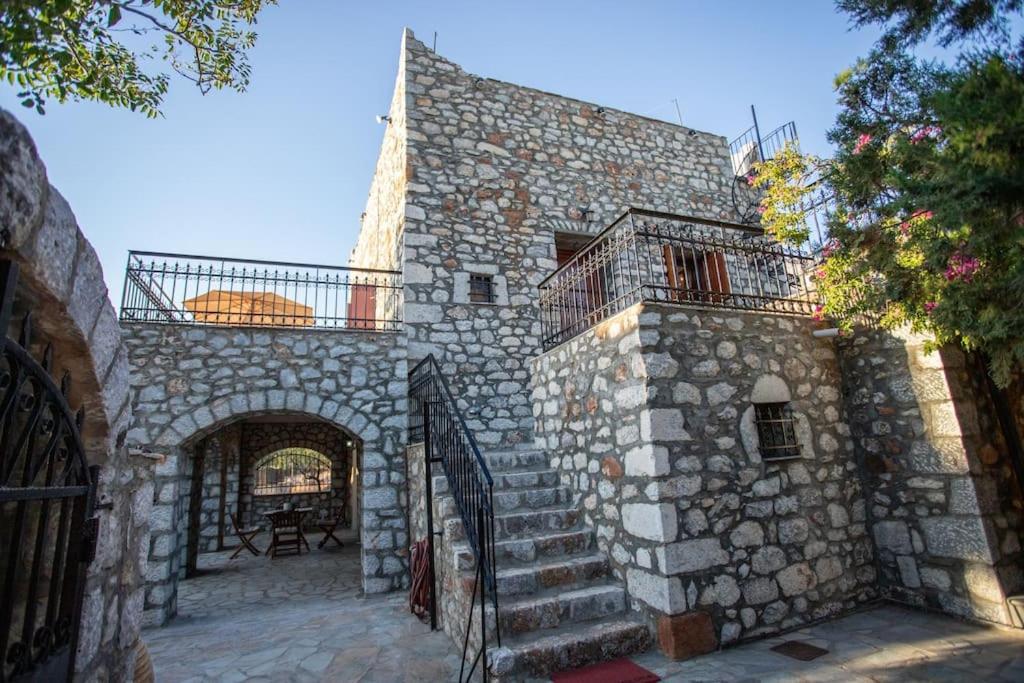 Kitta Vouterakou Family Towerhouse Koita