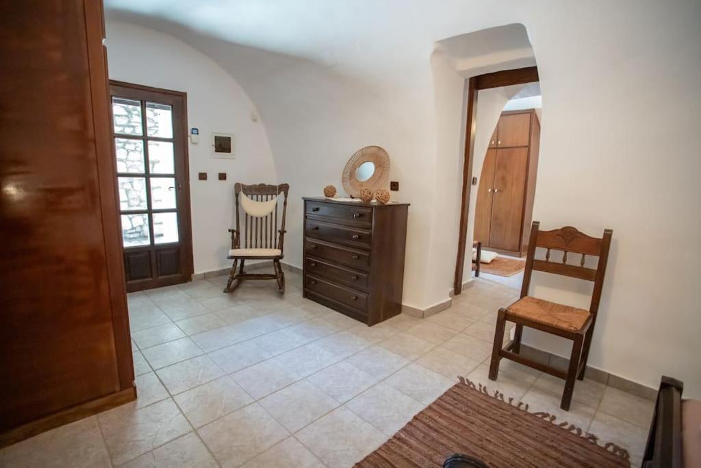 Kitta Vouterakou Family Towerhouse * Koita