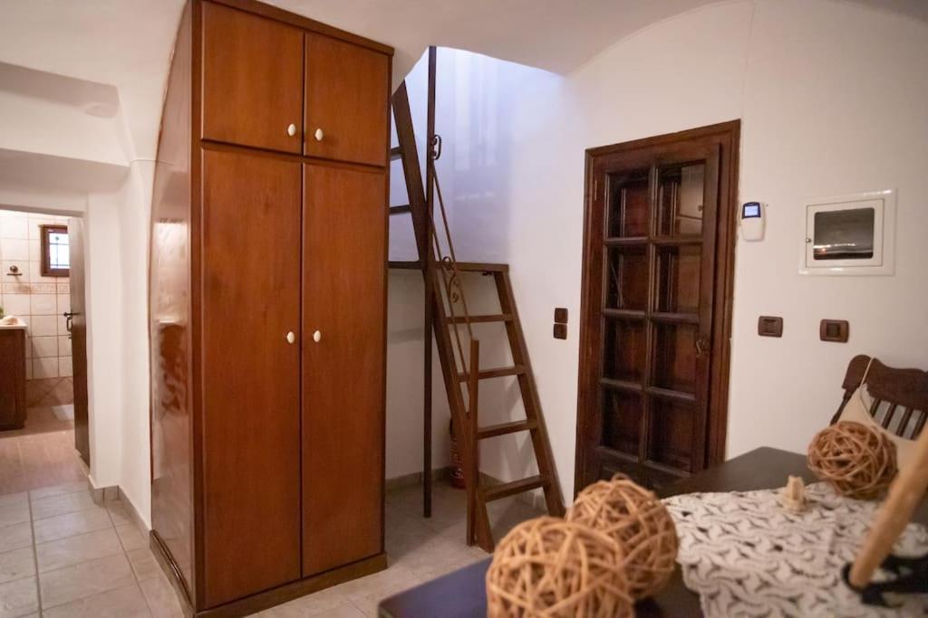 Kitta Vouterakou Family Towerhouse *