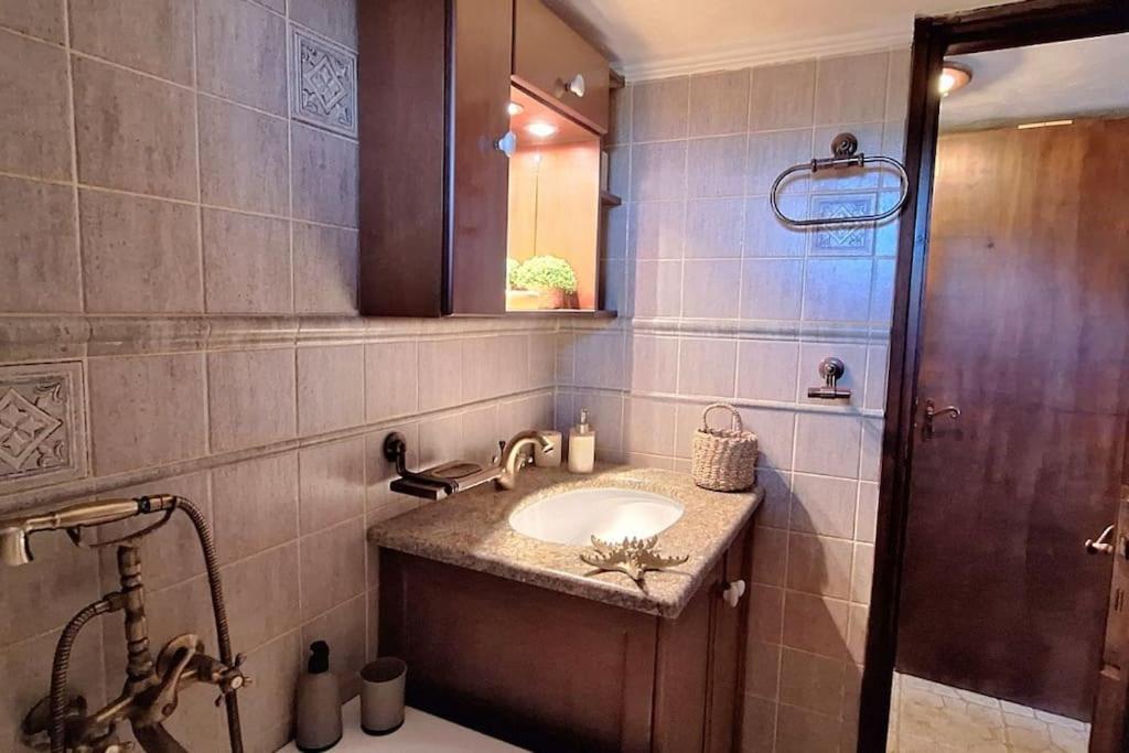 Kitta Vouterakou Family Towerhouse Villa *