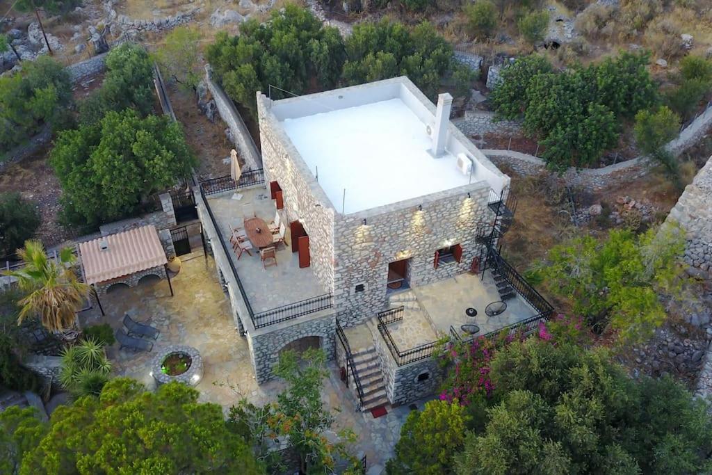 Kitta Vouterakou Family Towerhouse Villa