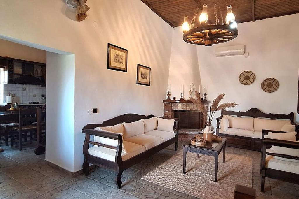 Kitta Vouterakou Family Towerhouse Koita