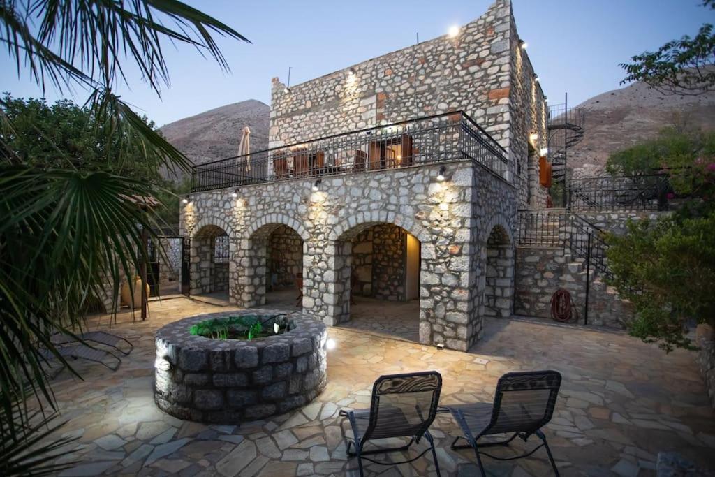 Kitta Vouterakou Family Towerhouse *